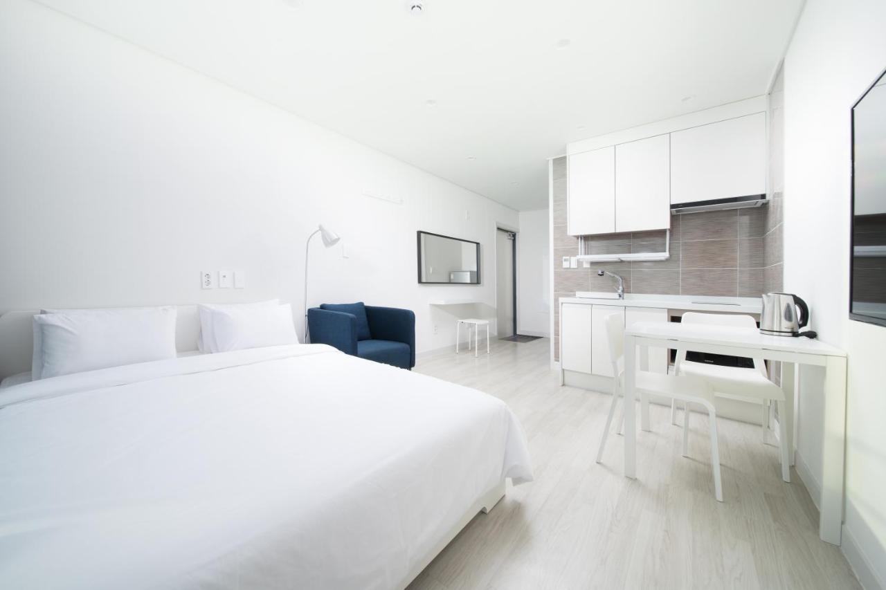 Jeju Soo Pension Seogwipo Exteriör bild